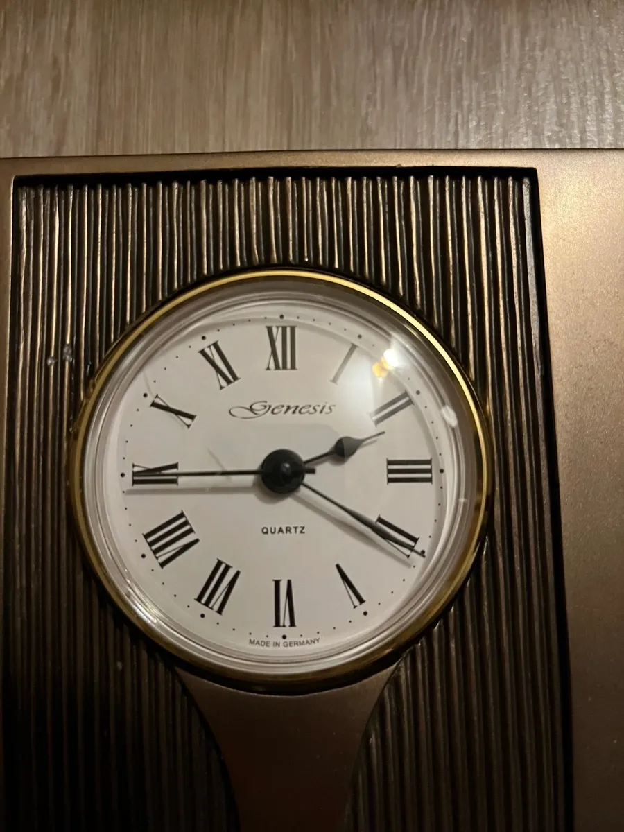 Retro Quartz Clock - Image 2