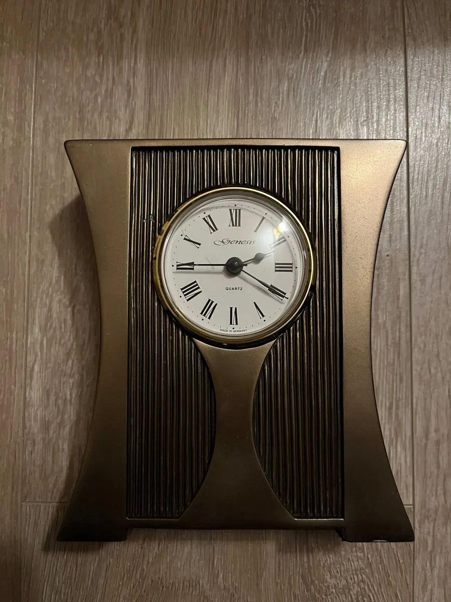 Retro Quartz Clock - Image 3