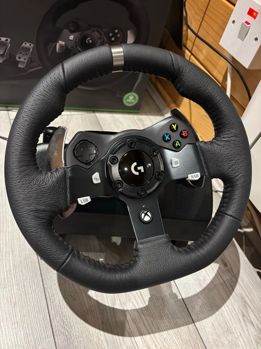 G920 steering wheel and pedals Xbox - Image 2