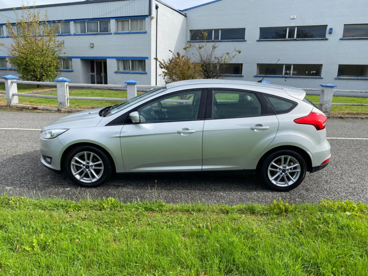 Ford Focus STYLE 1.6 TDCI 95PS 5DR 4DR - Image 4