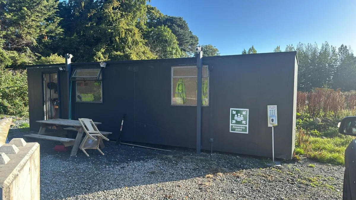 Cabin 32’ x 10’