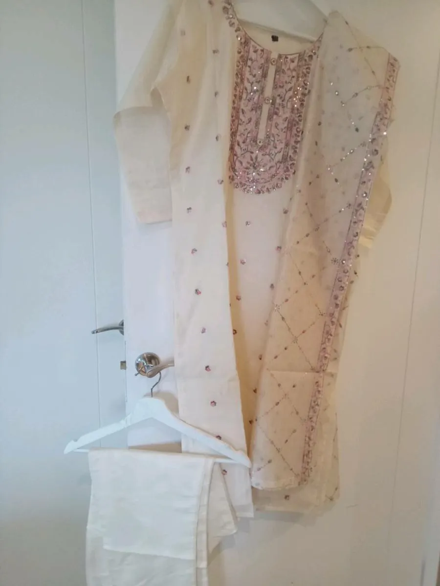 Indian dress - Image 2