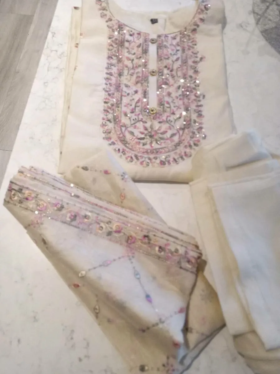 Indian dress - Image 4
