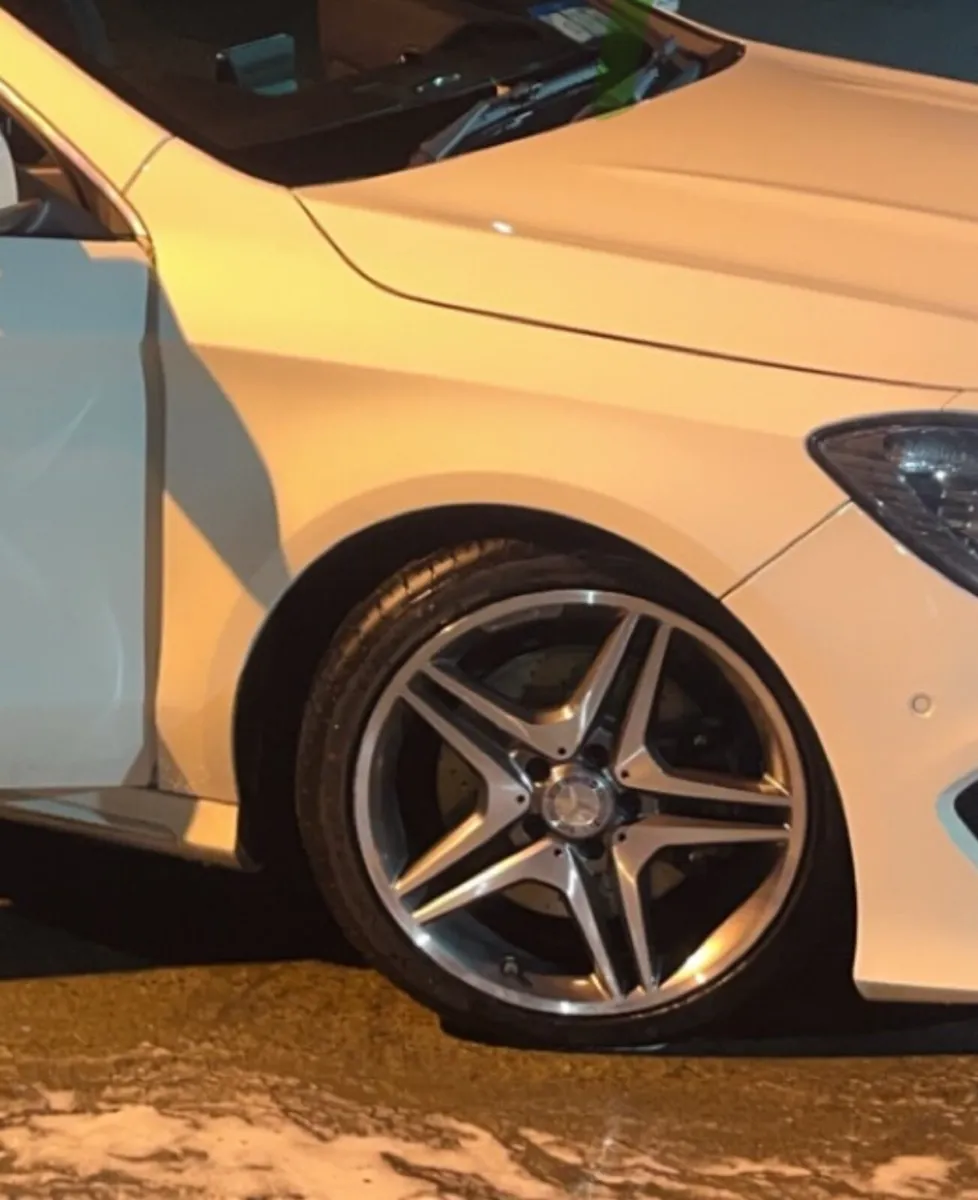 4 diamond cut Mercedes alloys and tires