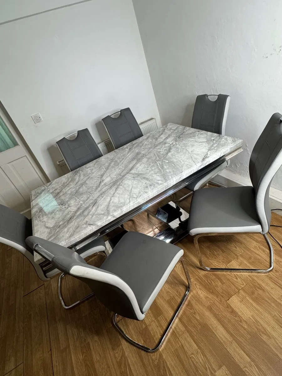 Dining table set - Image 1