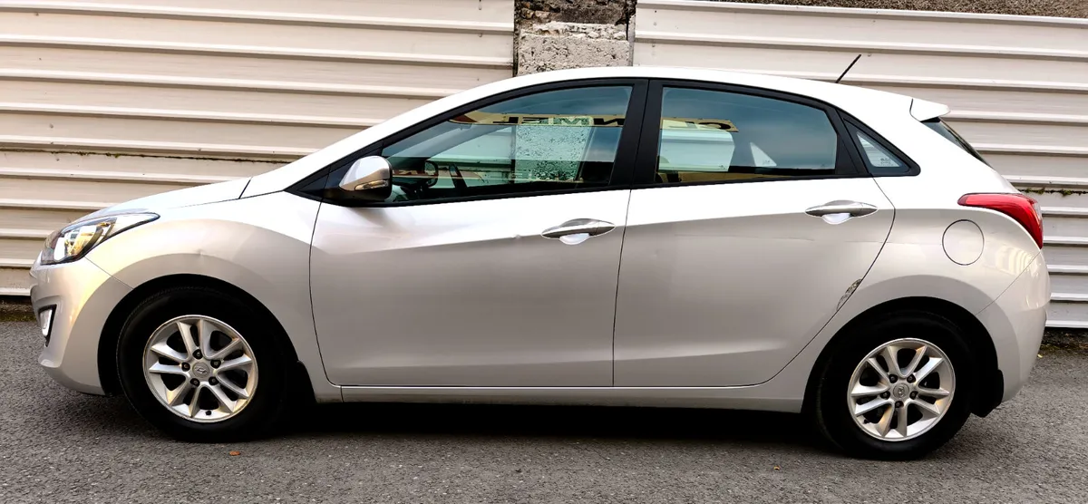 Hyundai i30 2012 LOW KILOMETRES - Image 3