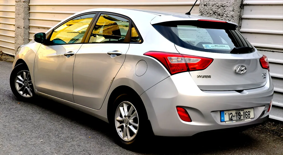 Hyundai i30 2012 LOW KILOMETRES - Image 4