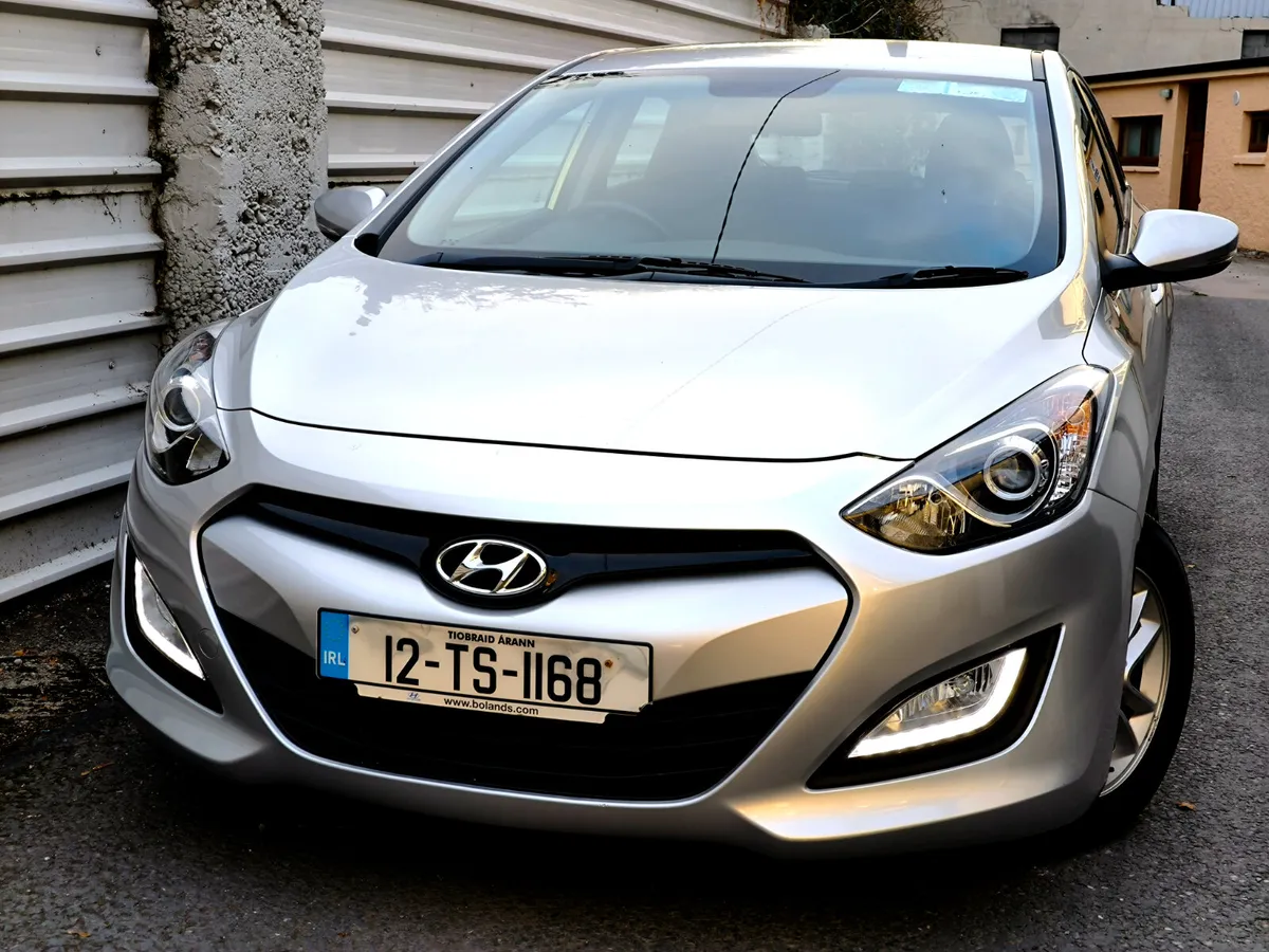 Hyundai i30 2012 LOW KILOMETRES - Image 2
