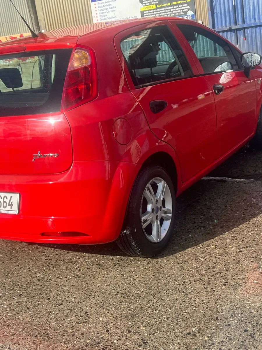 Car - Image 2