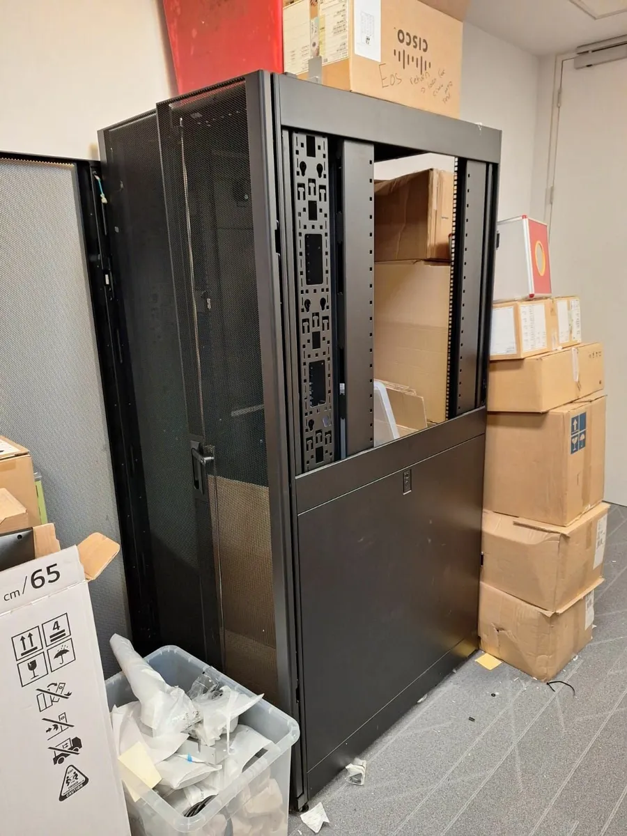 Server Rack - Image 1