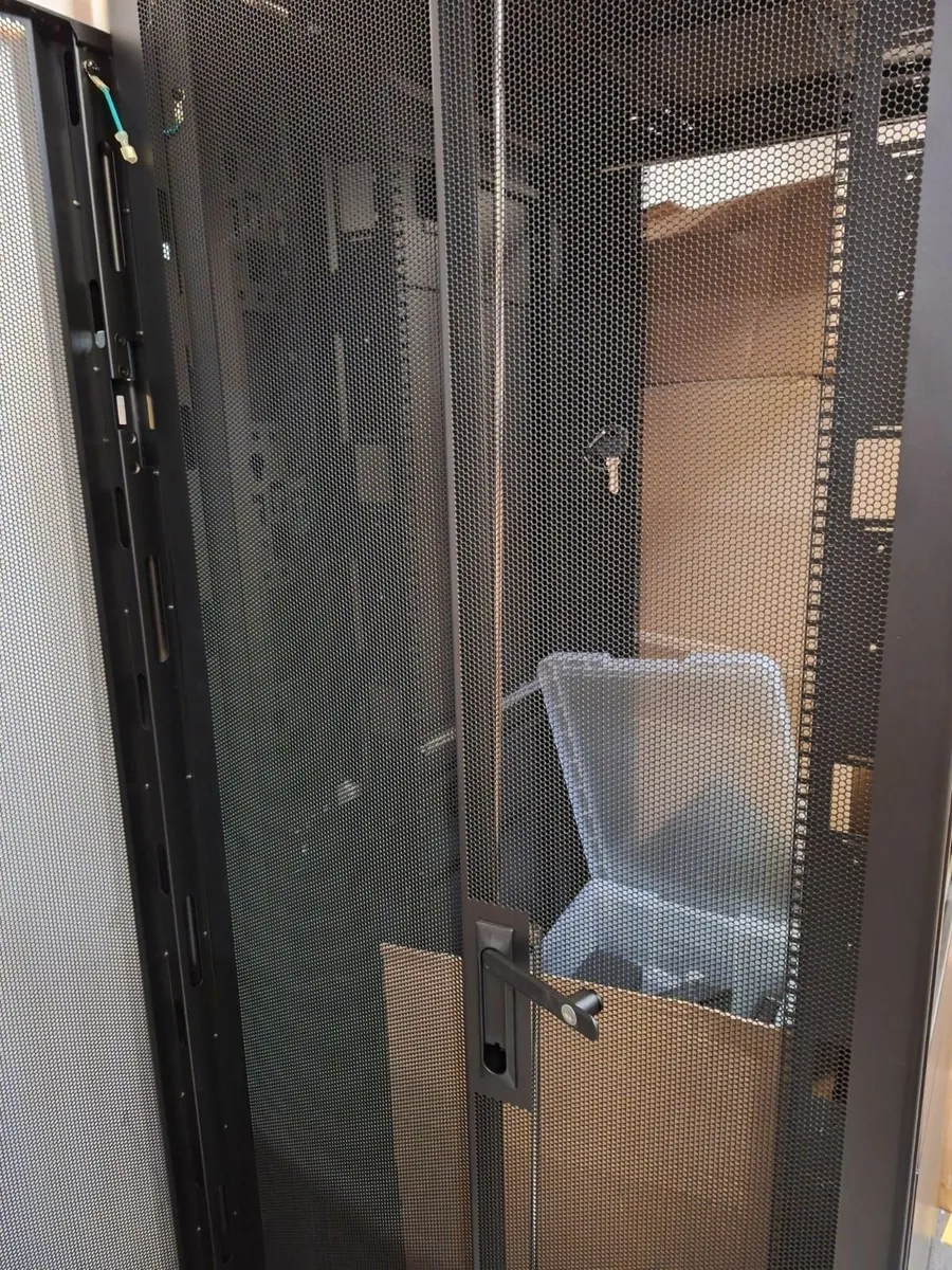 Server Rack - Image 2