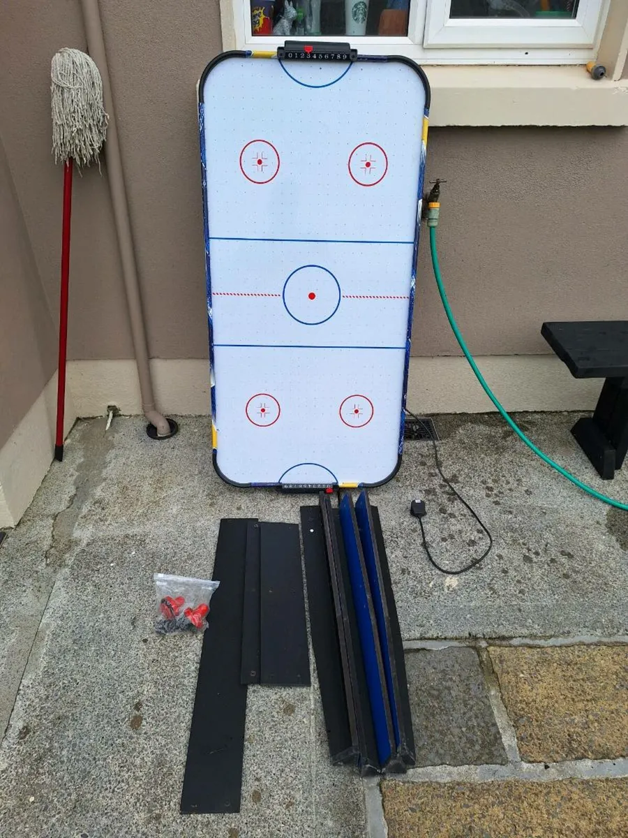 Air Hockey Table
