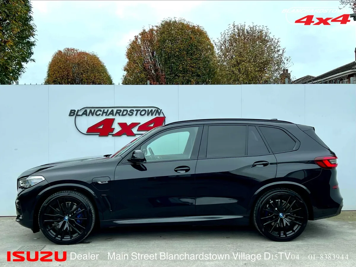 BMW X5 MSPORT 45e ARMANI BLACK SKY LOUNGE PAN - Image 3