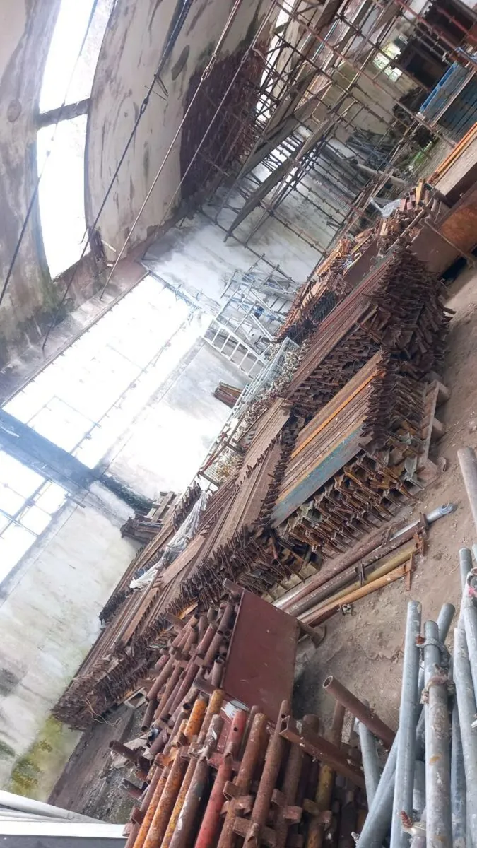 Graded 8ft,9ft,5fys,jacks +other scaffolding - Image 2