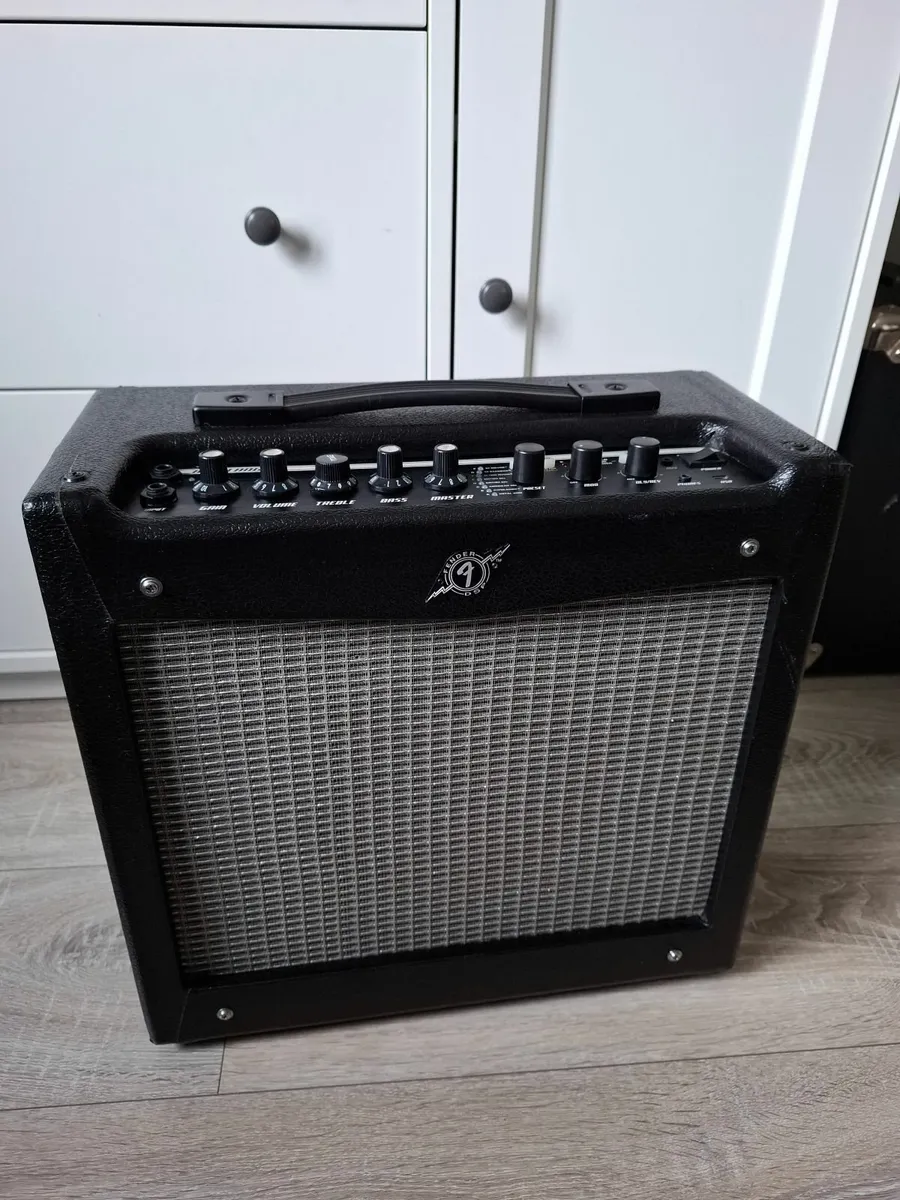 Fender guitar amp - Image 1