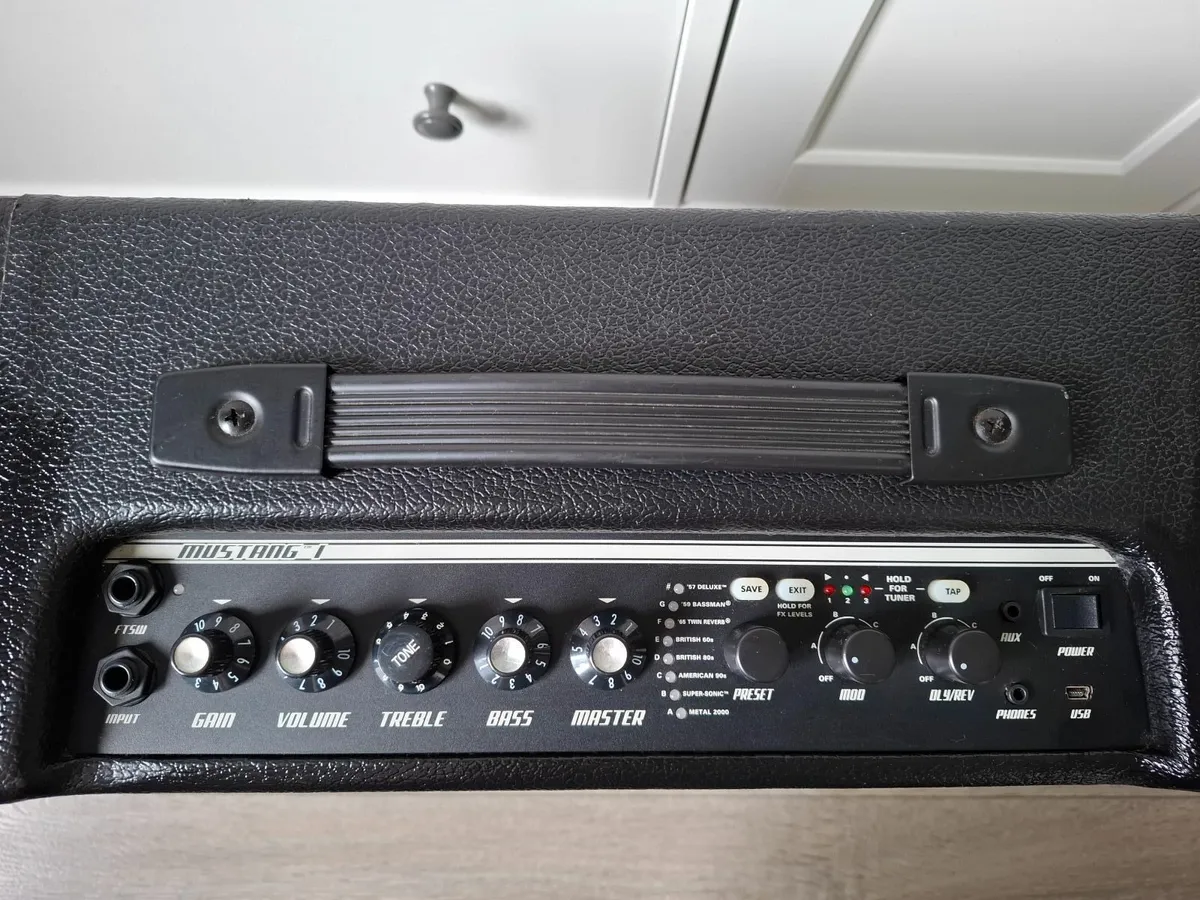 Fender guitar amp - Image 2