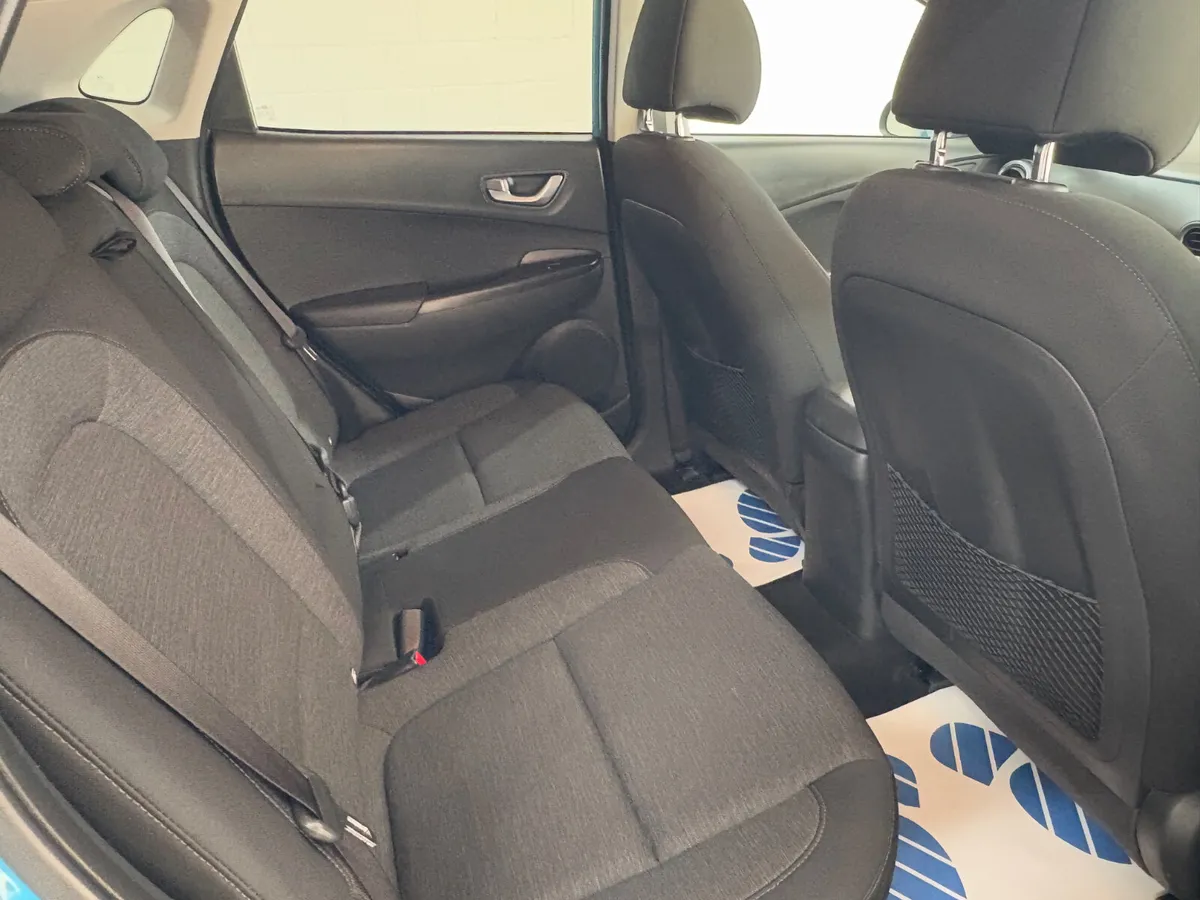 2022 Hyundai KONA EV Premium 64 Kwh - Image 4