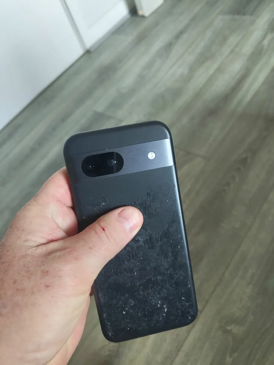 Google pixel 8 - or- 8a for parts - Image 1