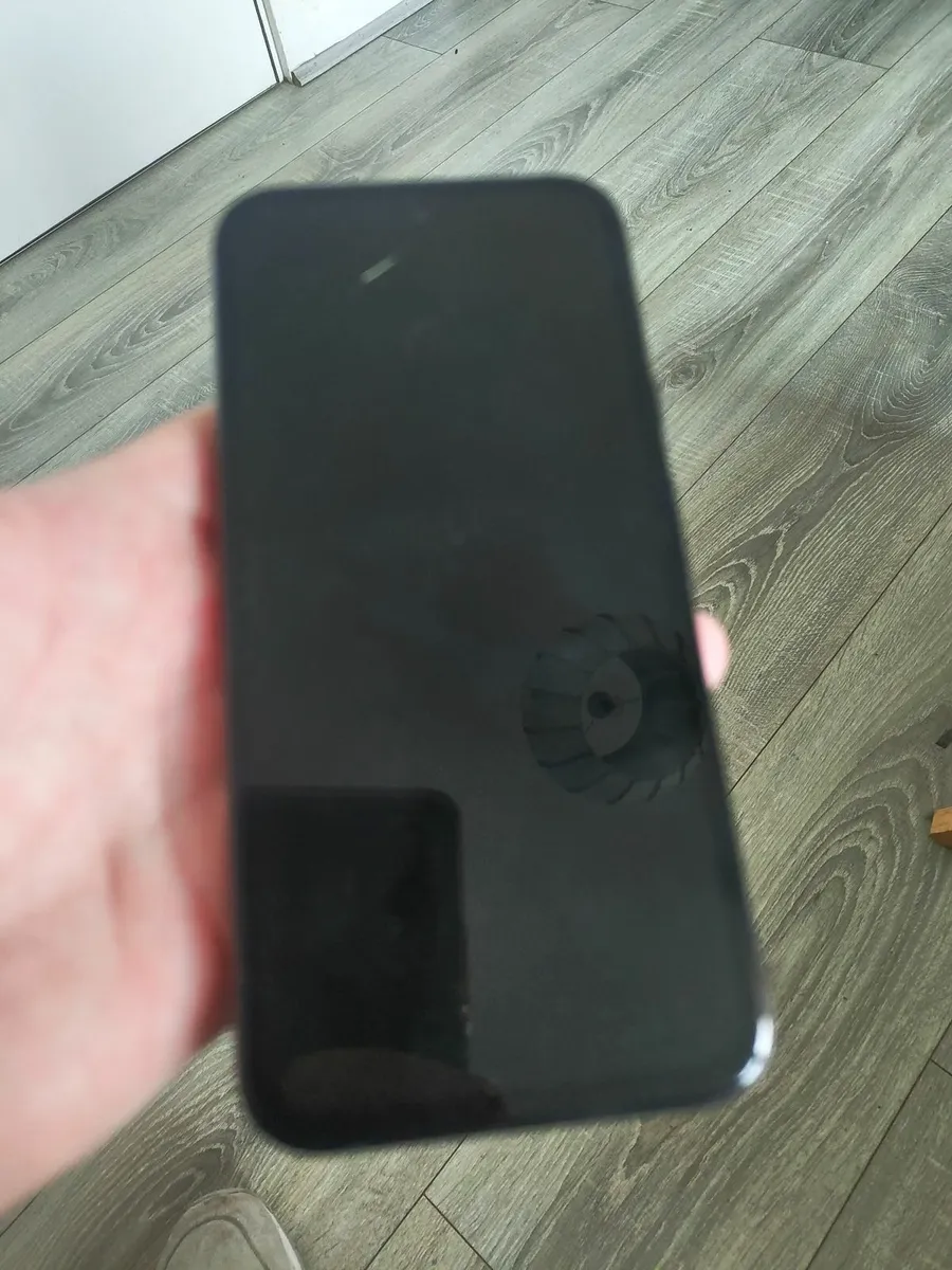 Google pixel 8 - or- 8a for parts - Image 2
