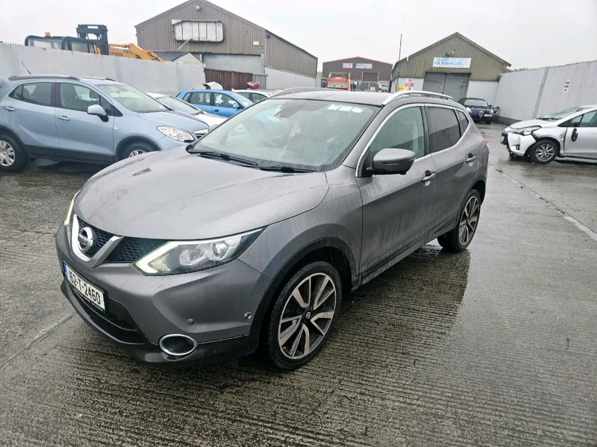 2016 Nisssan Qashqai light damage - Image 1