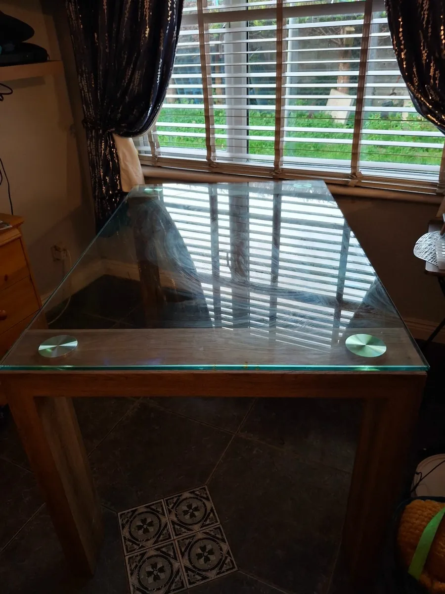 Kitchen table - Image 1