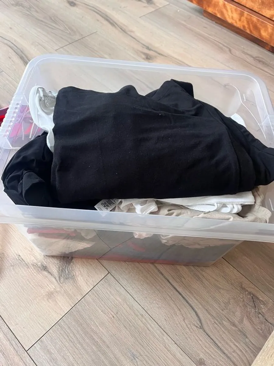 maternity clothes - Image 1
