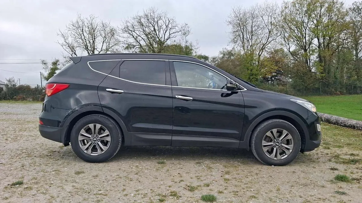 Hyundai Santa Fe 2015 7seater - Image 4