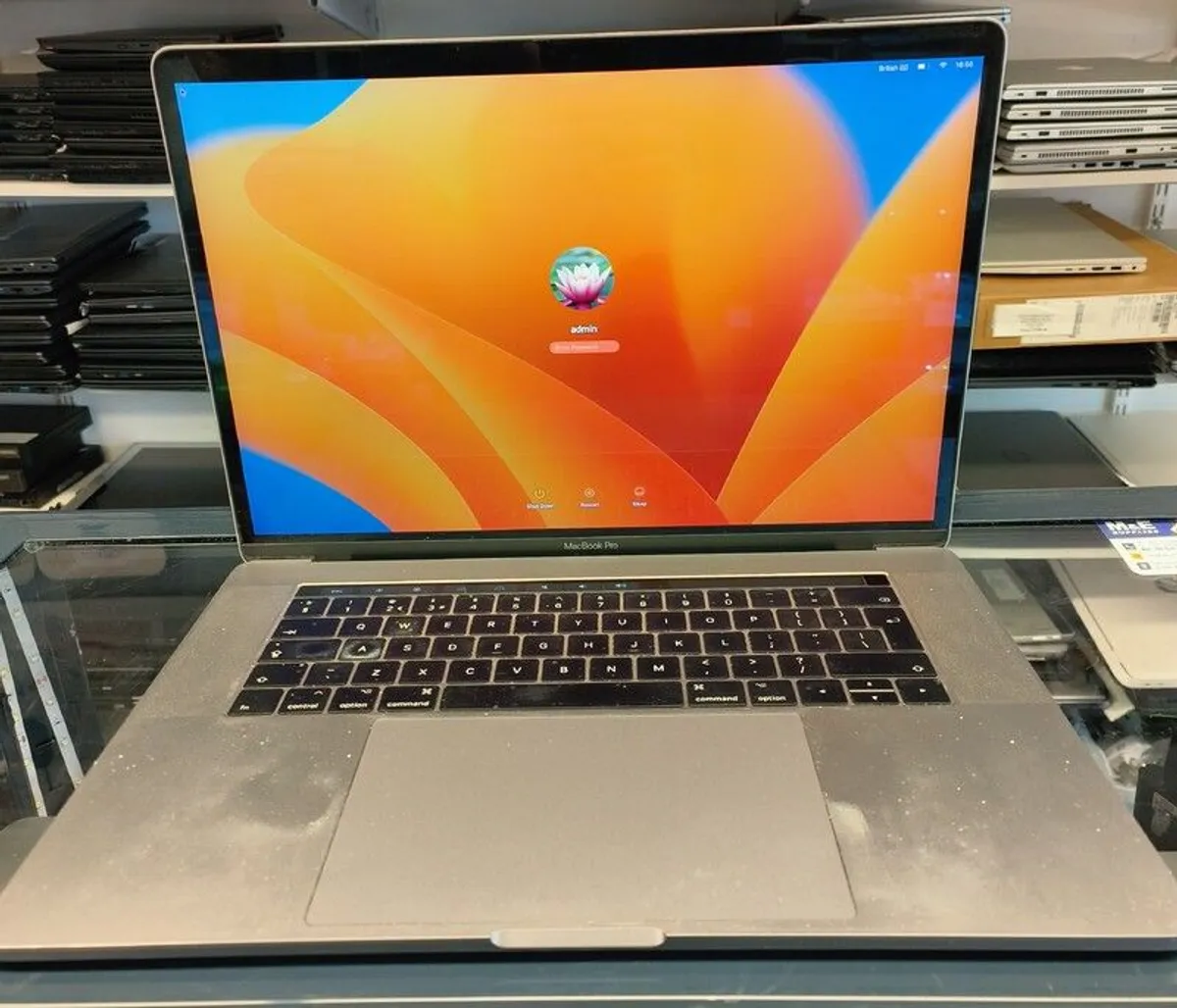 Apple MacBook Pro 15" 2017 A1707 Intel Core i7 16GB RAM 500GB SSD Radeon Pro (Battey Cycle:229) - Image 2