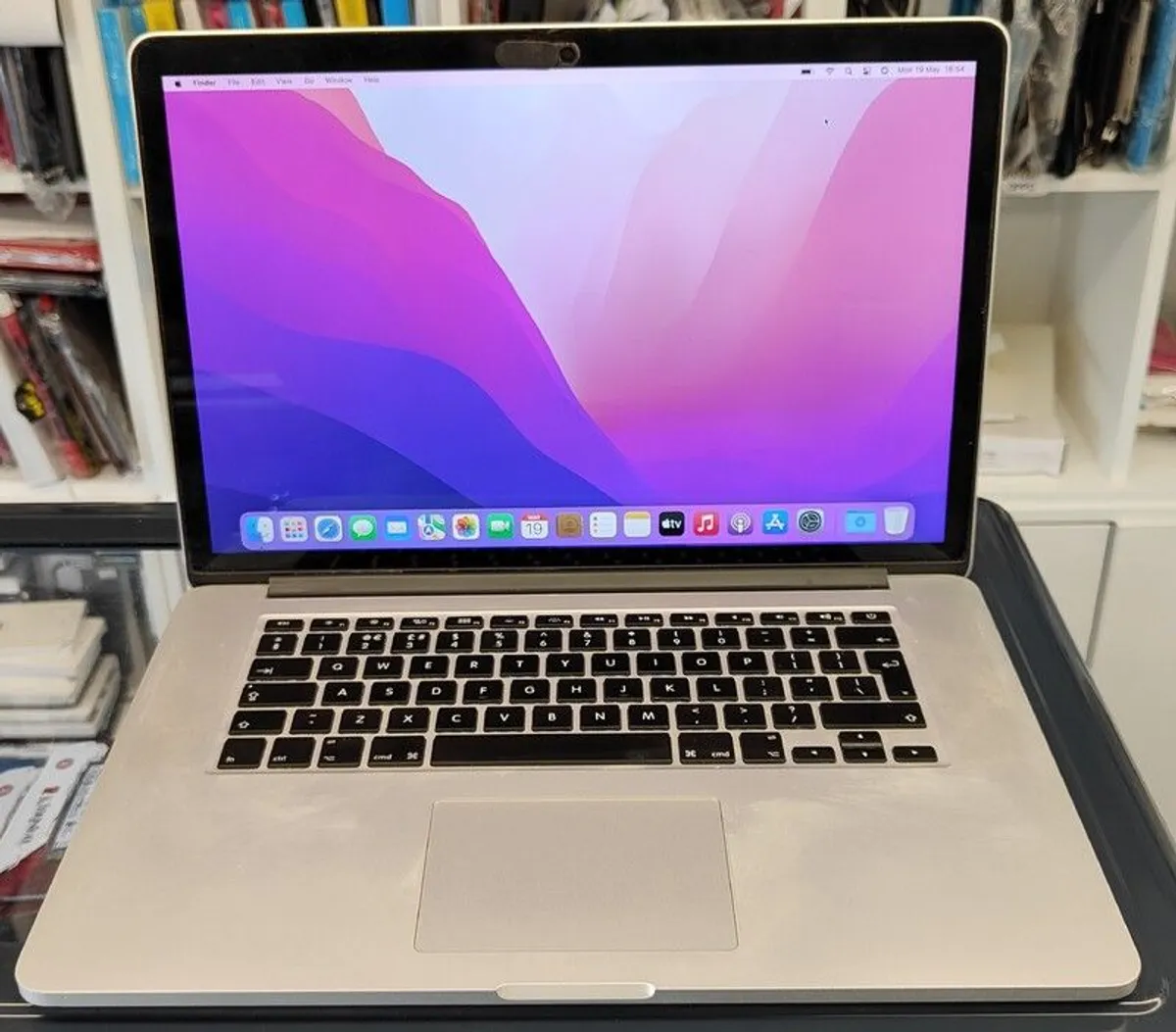 Apple MacBook Pro A1398 Retina 15.4" Mid 2015 256GB SSD 16GB Ram 2.80 GHz Core i7 macOS Monterey (Battery Cycle: 818) - Image 1