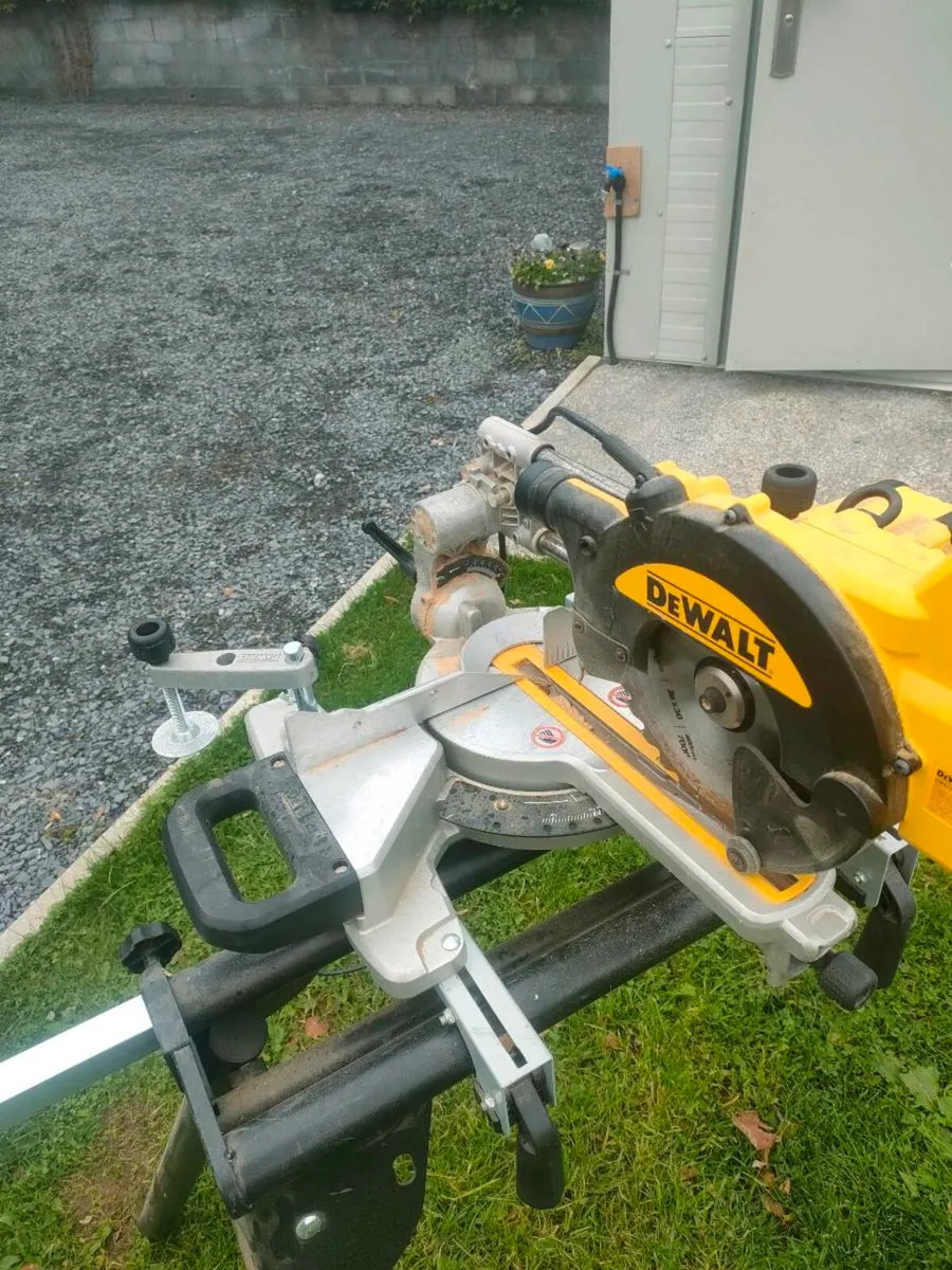 Dewalt Sliding Mitre Saw with foldable stand - Image 4
