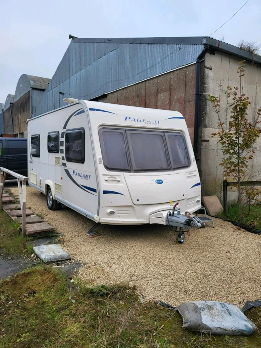Caravan - Image 1