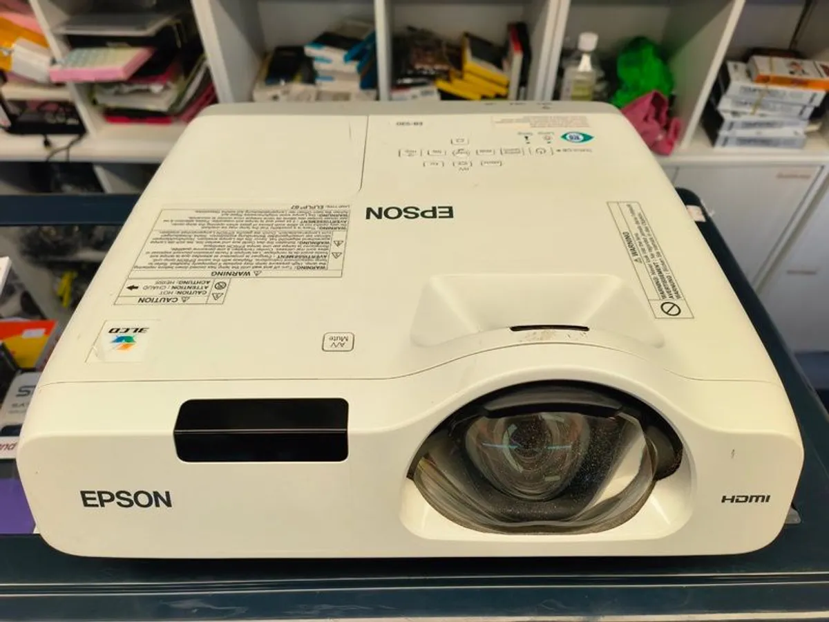 Epson EB-530 Projector Projector XGA 3LCD 3200 Lumens HDMI (Lamp Hours: 2635 Normal/ 966 Eco) - Image 2