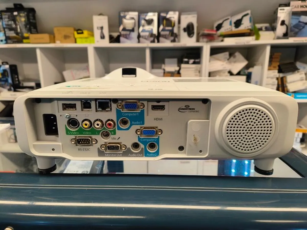 Epson EB-530 Projector Projector XGA 3LCD 3200 Lumens HDMI (Lamp Hours: 2635 Normal/ 966 Eco) - Image 4