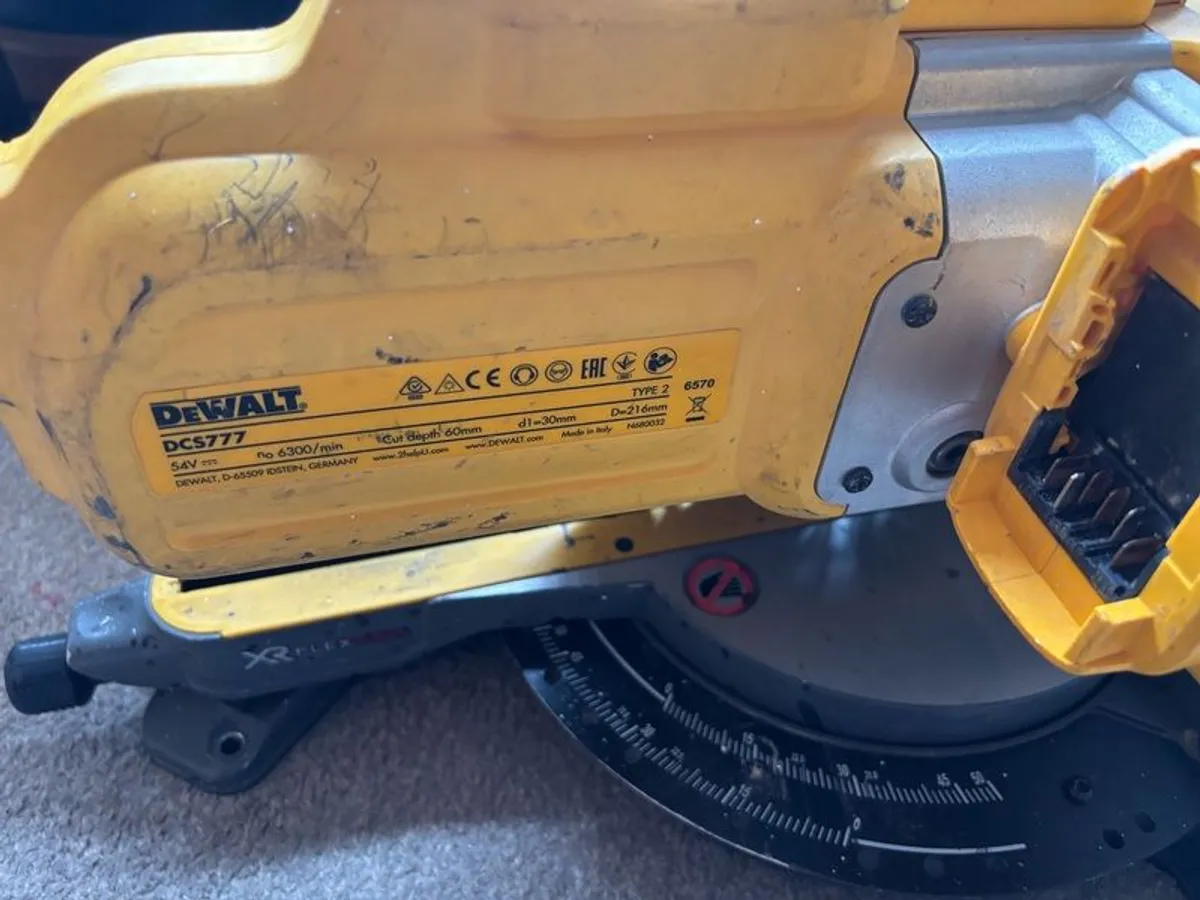 Mitre Saw Dewalt body only - Image 2