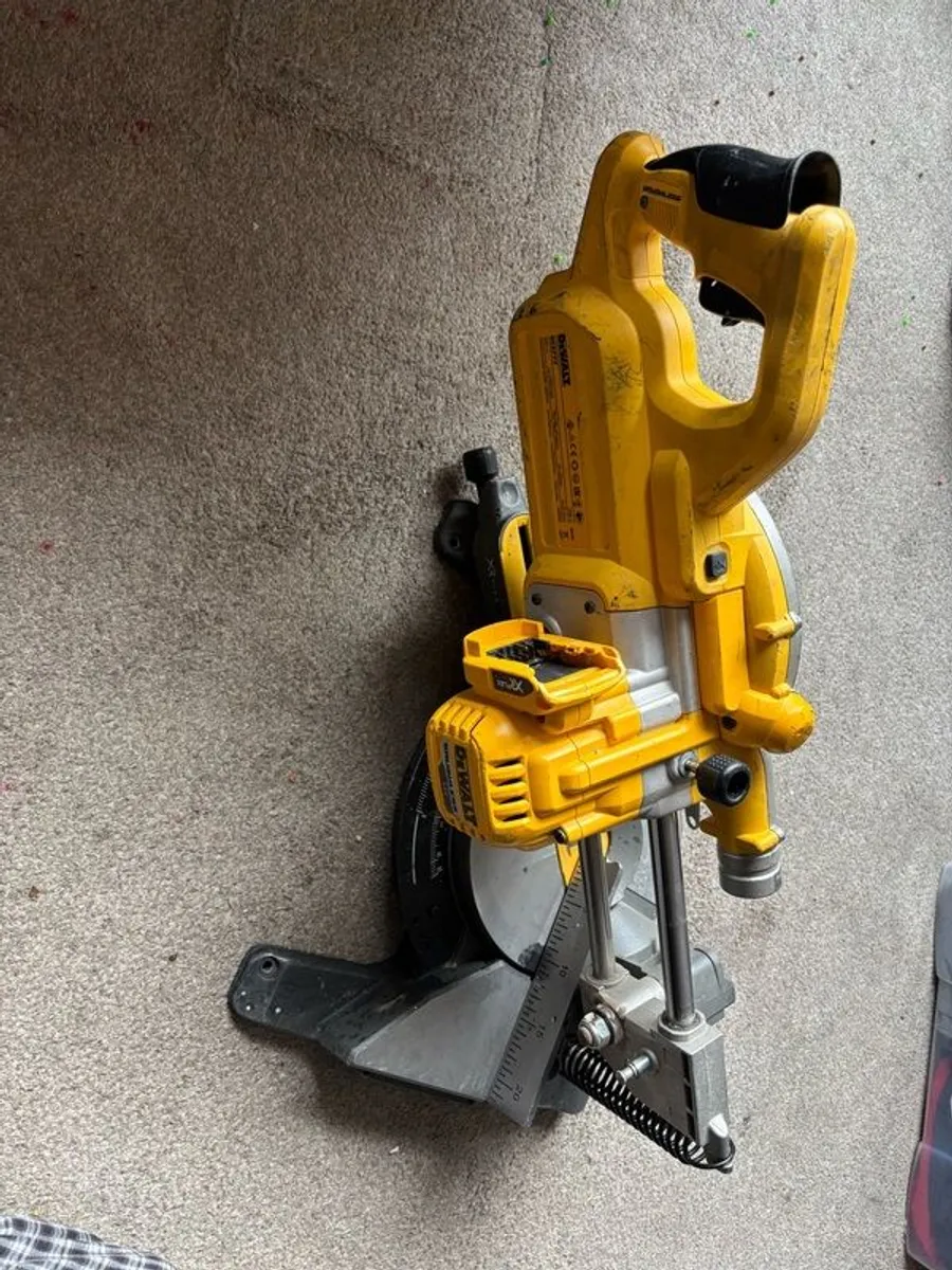 Mitre Saw Dewalt body only - Image 4