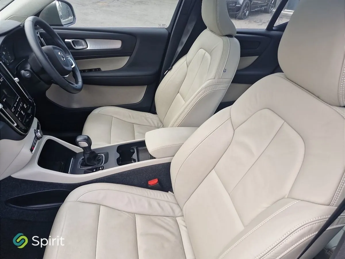 Volvo XC40 T2 Petrol (129hp) Momentum  Manual  Fu - Image 4