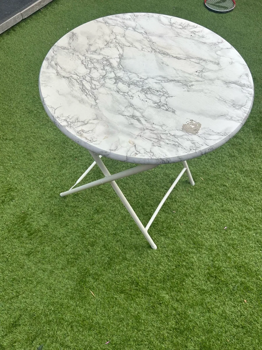 Foldable Round Table – Marble Look - Image 3
