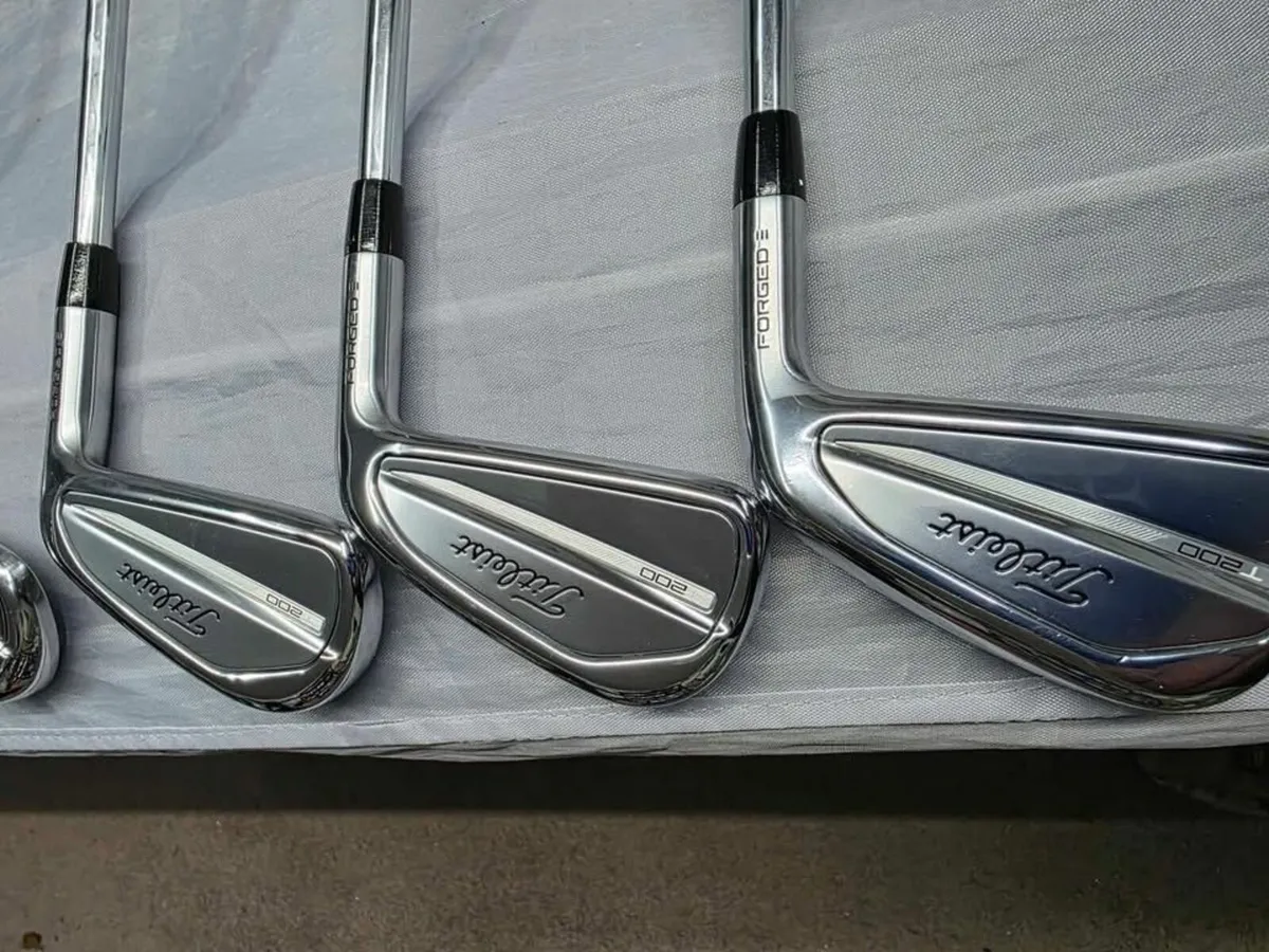Titleist T200 5-PW 2023 - Image 1