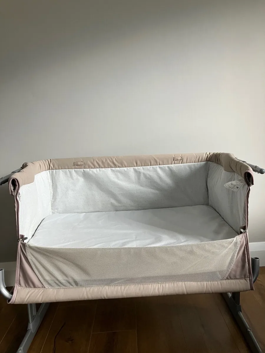 Chicco next2me CoSleeper Crib - Image 1