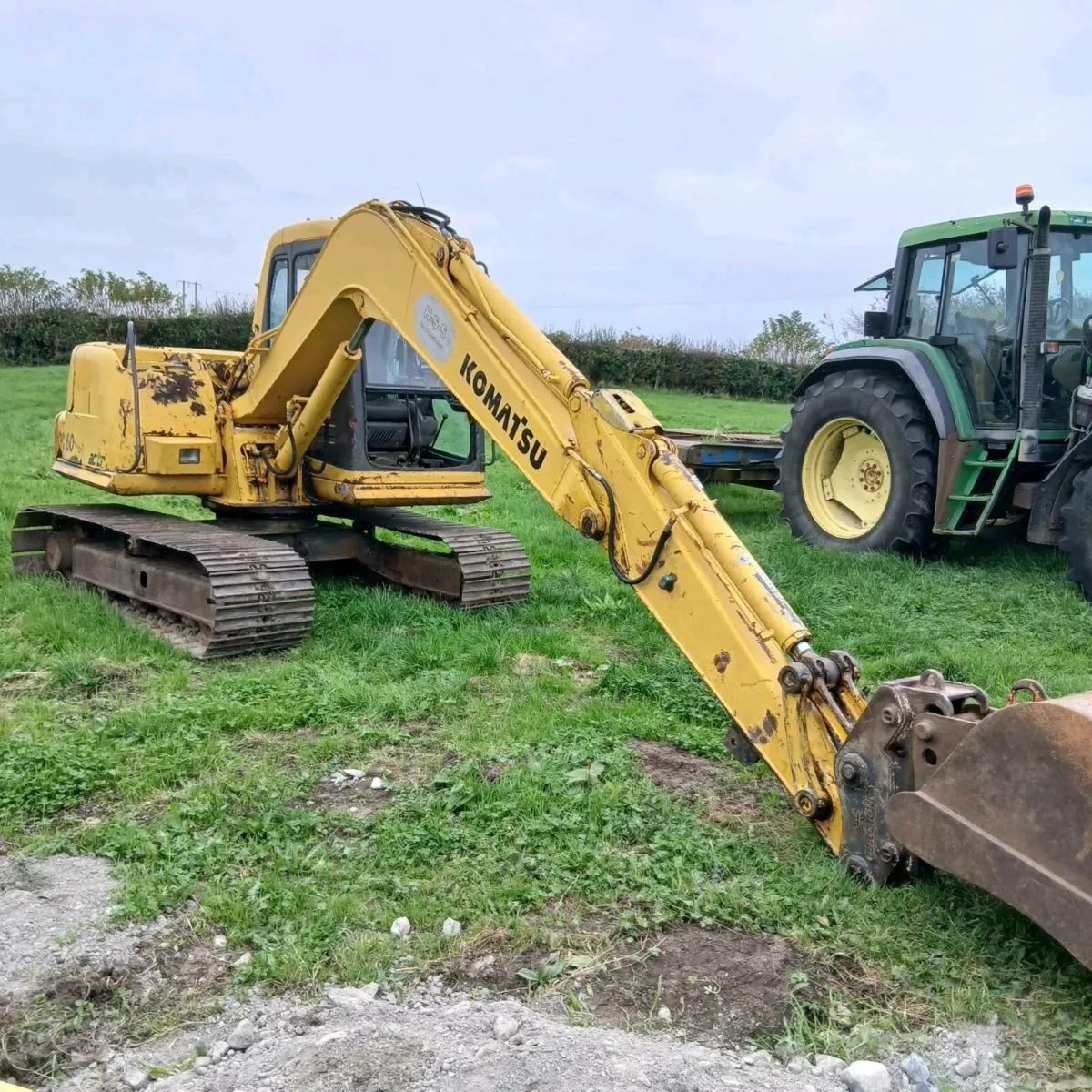 7 ton track digger with 16ft lowloader - Image 2
