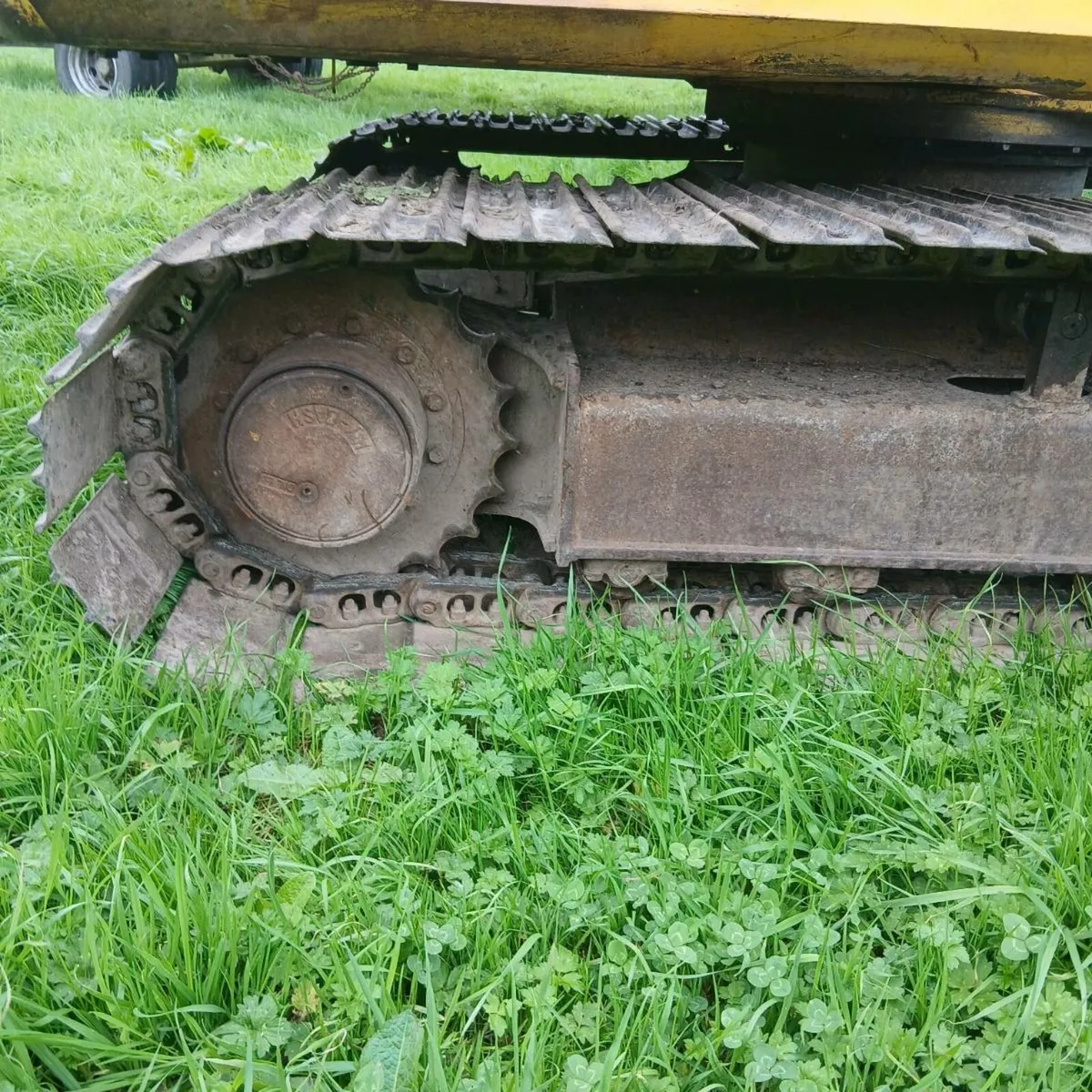 7 ton track digger with 16ft lowloader - Image 4