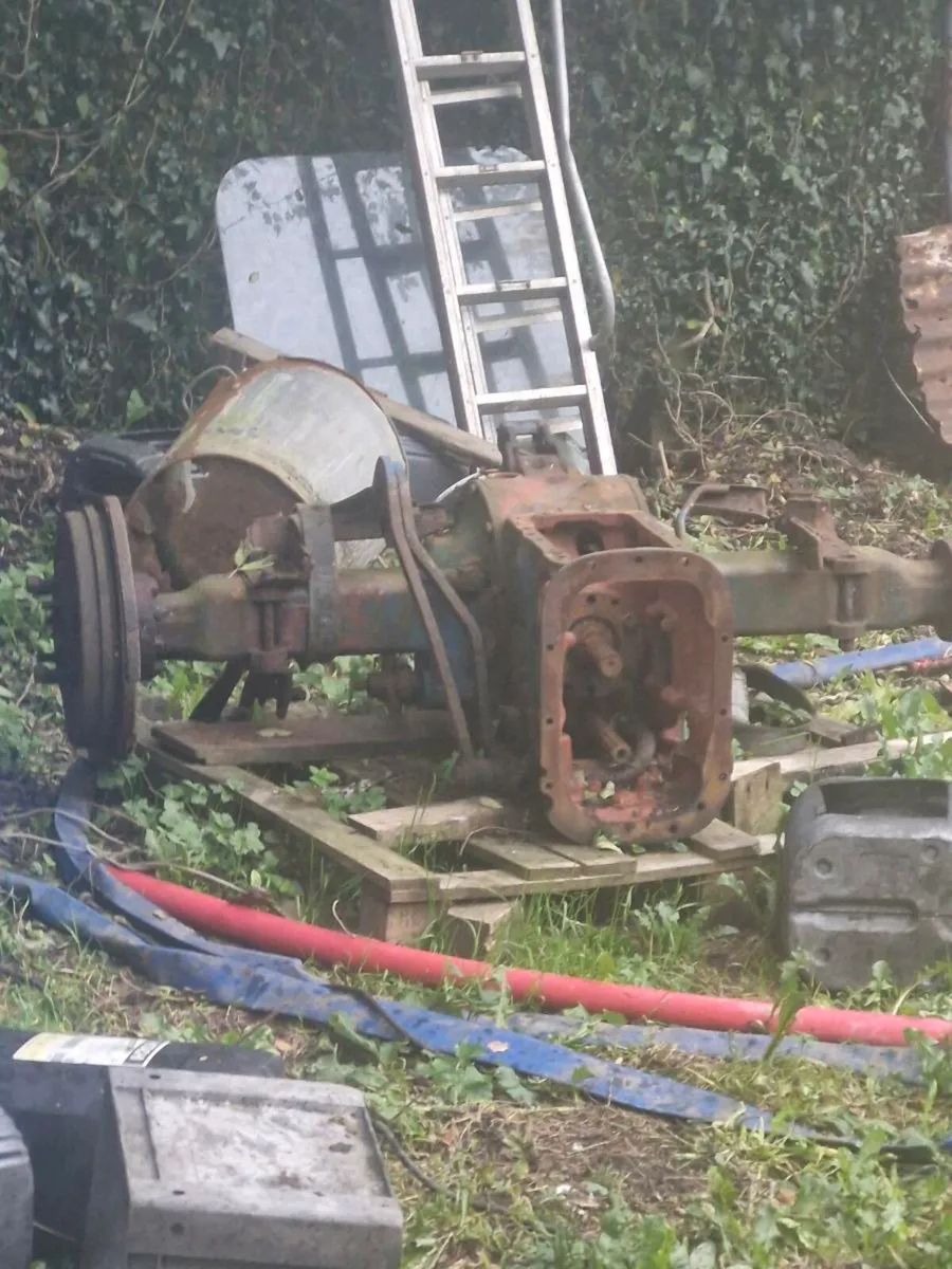 Ford 2000 and 3000 parts - Image 4