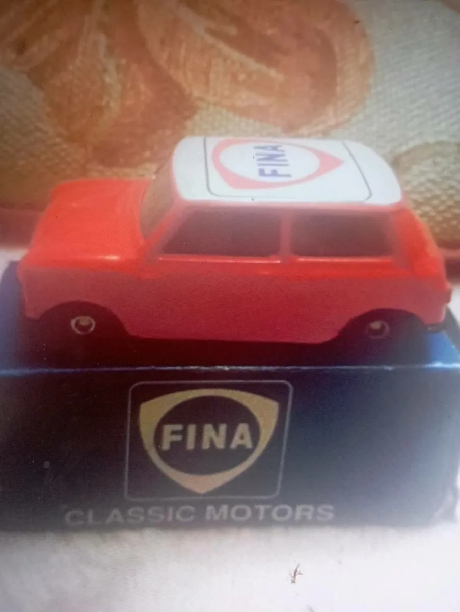 CORGI FINA MINI COOPER CLASSIC DIE-CAST MODEL CAR - Image 1