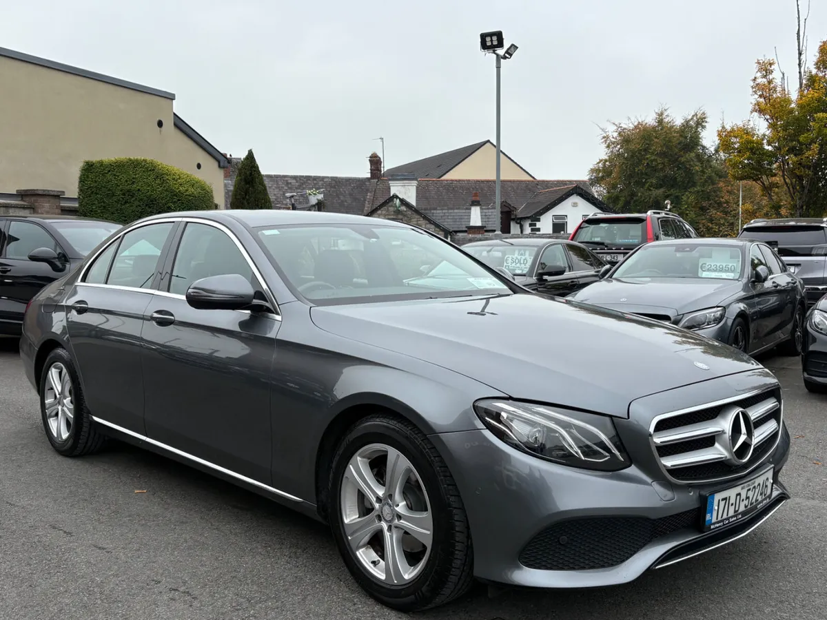 171 Mercedes-Benz E220 SE Auto - Image 3