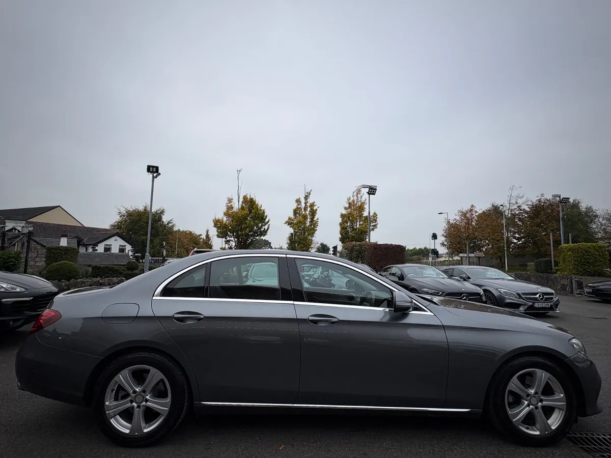 171 Mercedes-Benz E220 SE Auto - Image 4
