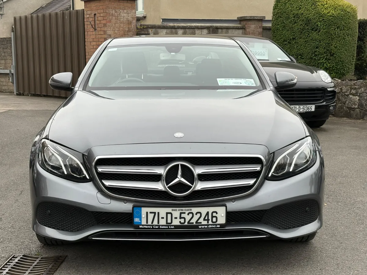 171 Mercedes-Benz E220 SE Auto - Image 2