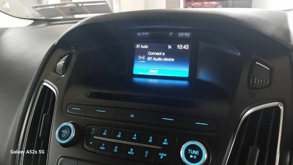 Ford Focus 2016 Auto/Low KM/Main Dealer service H - Image 4