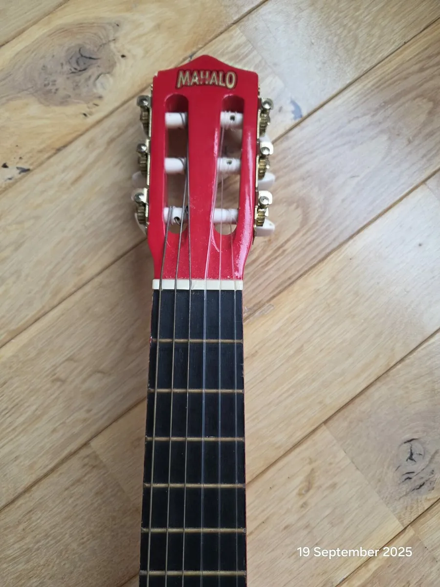 Ukulele - Image 3