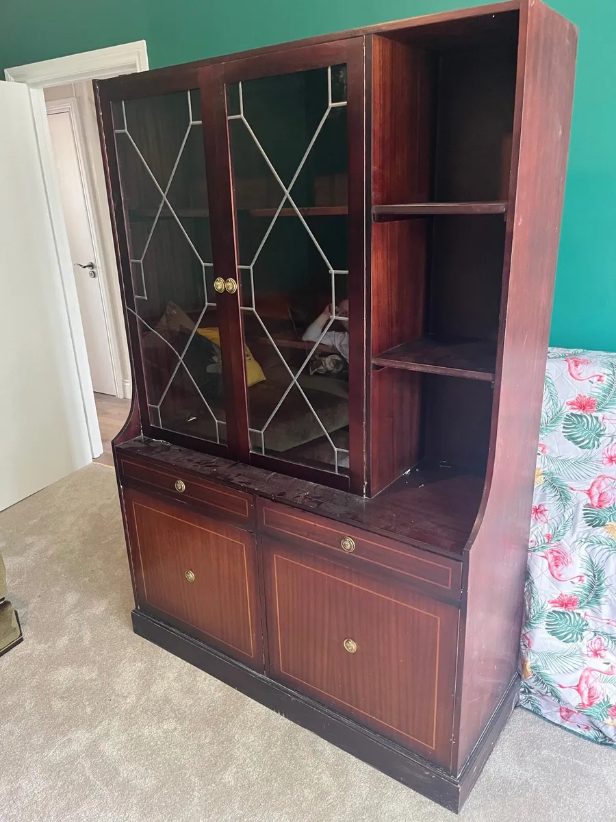 Wooden display cabinet