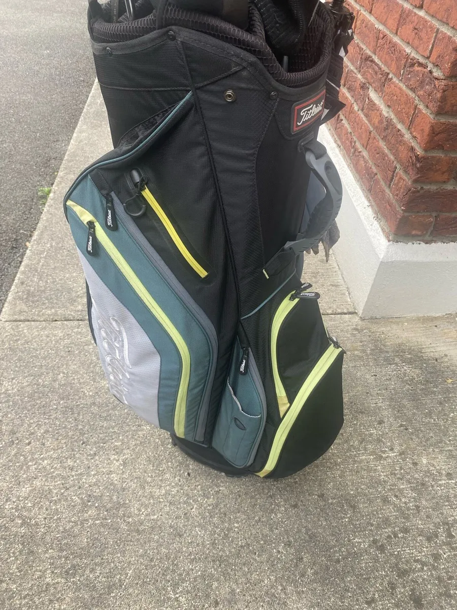 Titleist golf bag - Image 1